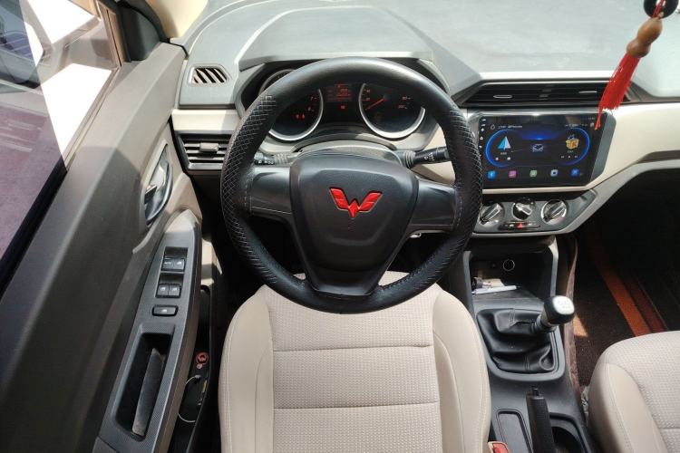 Used Wuling Hongguang 2021 1.5L S Standard Version LAR Steering Wheel