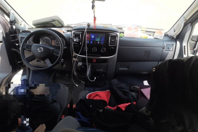 Used Dongfeng Yufeng 2021 2.0T Power King Front-Drive Logistics Vehicle Long Wheelbase Mid-Roof Design 6–9 Seats China VI Emission Standard ZD20
