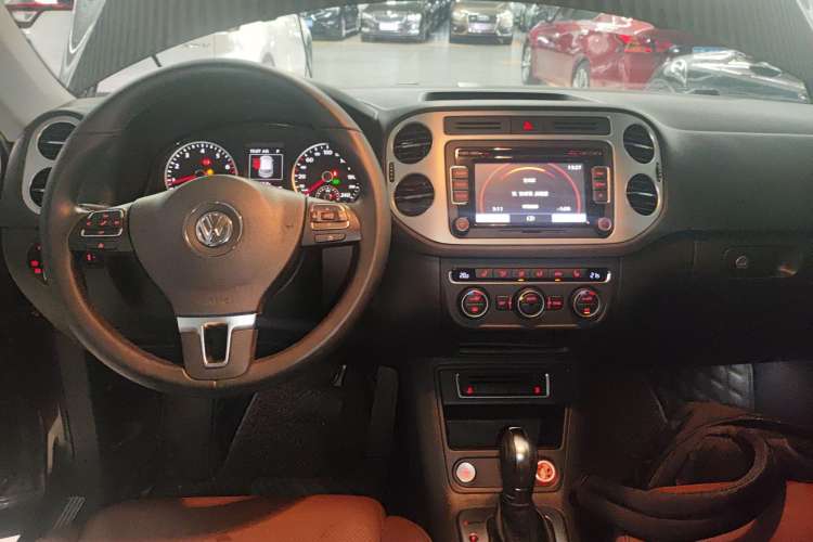 Used Volkswagen Tiguan L 2015 2.0 TSI Automatic All-Wheel Drive Luxury Edition