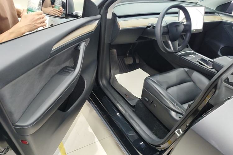 Used Tesla Model Y 2021 Long-Range All-Wheel-Drive Version 3D7
