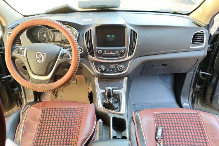 Used Baojun 560 2015 1.8L manual luxury version
