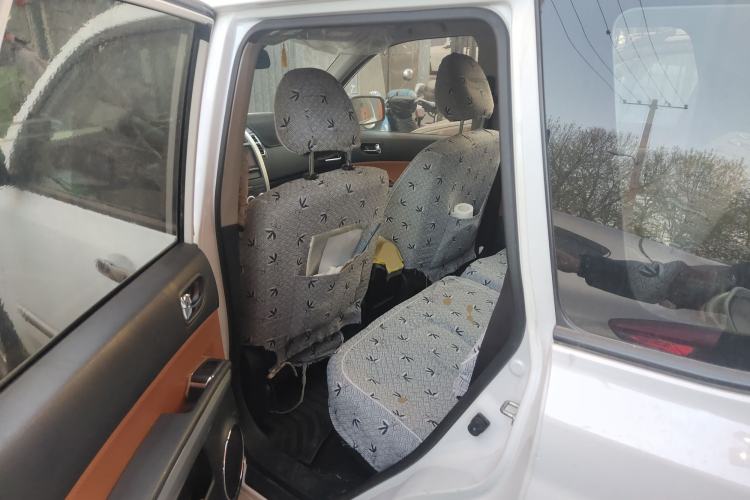 Used Dongfeng Fengdu MX6 2016 2.0L Manual Two-Wheel Drive Navigation Edition Left Rear Seat