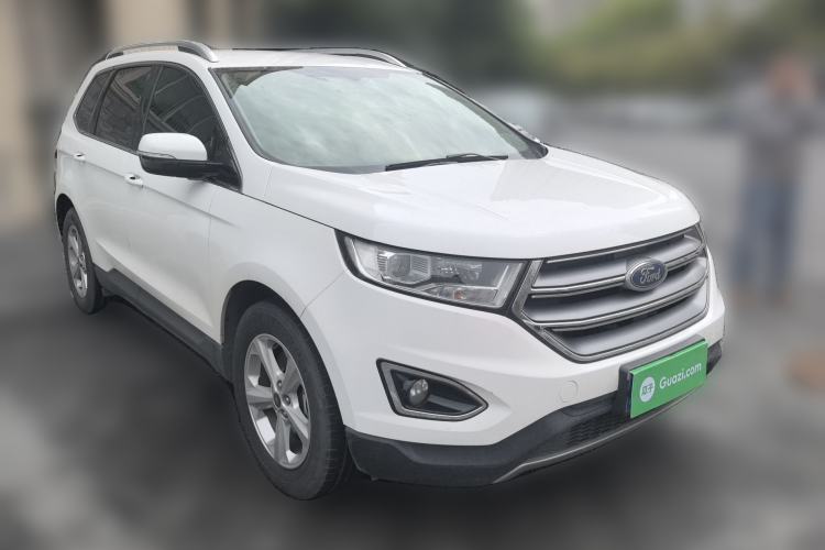 Used Ford Edge 2016 EcoBoost 245 Two-Wheel-Drive Titanium 5-Seater Front Right 45 Deg