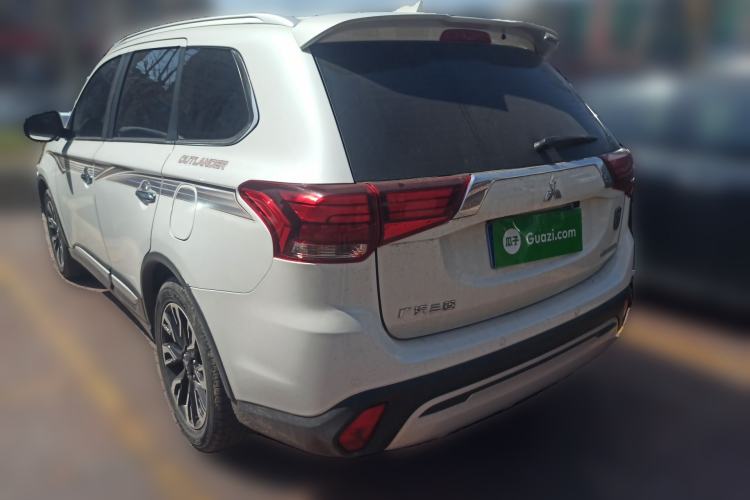 Used Mitsubishi Outlander 2019 2.4L 4x4 Zhi Xiang Edition 5 Seats China V Emission Standard Rear Left 45 Deg