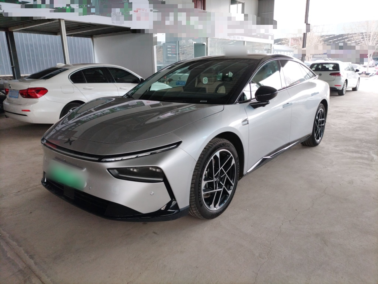 Под передней частью автомобиля