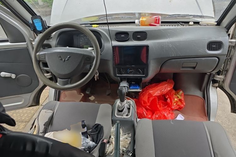 Used Wuling Zhiguang 2010 1.0L New Version Practical Short-Body L2Y
