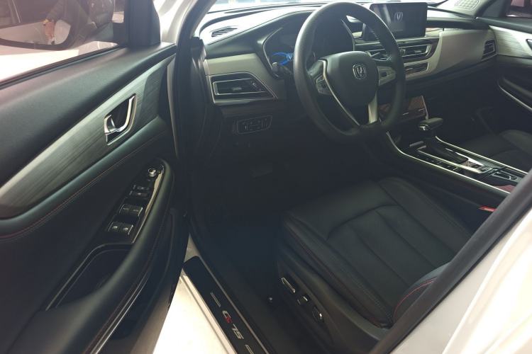 Used CHANGAN CS75 2020 280T Automatic Ya Zhi Model China VI Standard Driver Seat