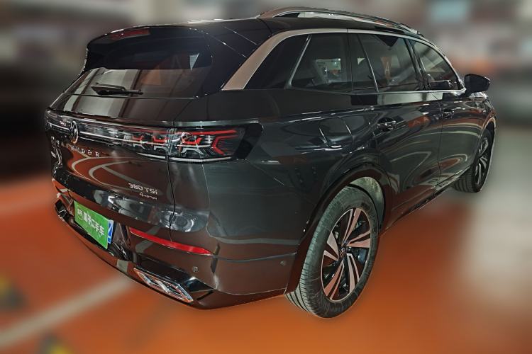 Used Volkswagen Tavendor 2024 380TSI All-Wheel-Drive R-Line Cruise Premium Edition Rear Right 45 Deg