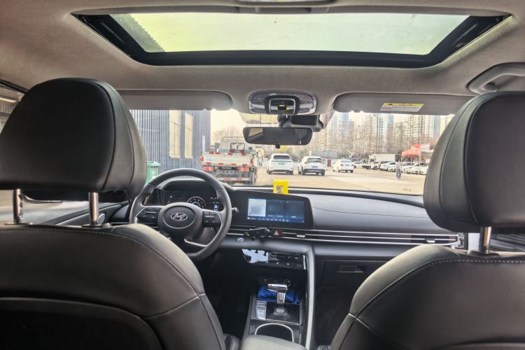 Used Hyundai Elantra 2021 1.5L CVT LUX Prestige Edition