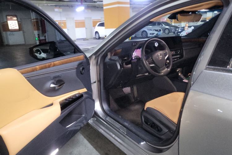 Used Lexus ES 2024 200 Premium Edition
