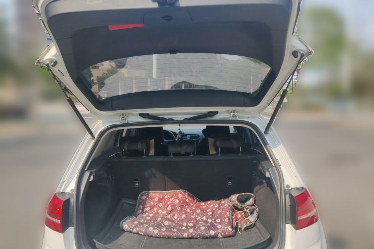 Used Volkswagen Golf 2016 1.6L Automatic Fashion Model Trunk