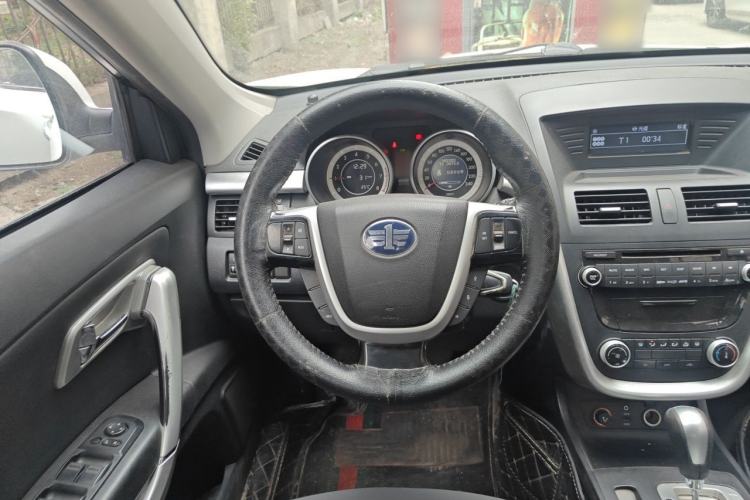 Used Bestune X80 2013 2.0L automatic comfort version
