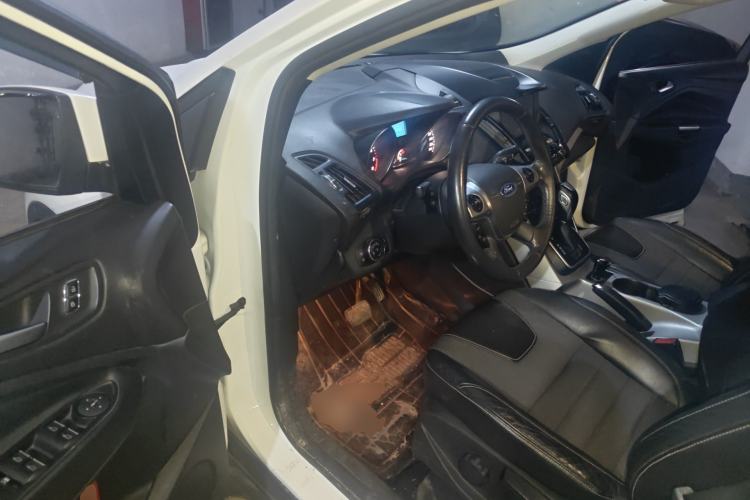 Used Ford Kuga 2013 1.6L GTDi Two-Wheel-Drive Trend Model Driver Seat