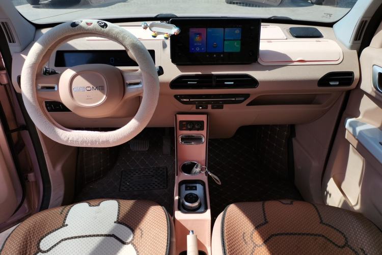 Used Geely Galaxy Panda 2023 Panda Mini 200km Endurance Bear
