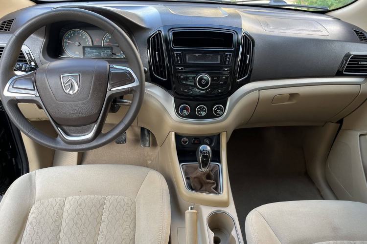 Used Baojun 730 2016 1.5L Manual Value Edition 7 Seats China V Emission Standard
