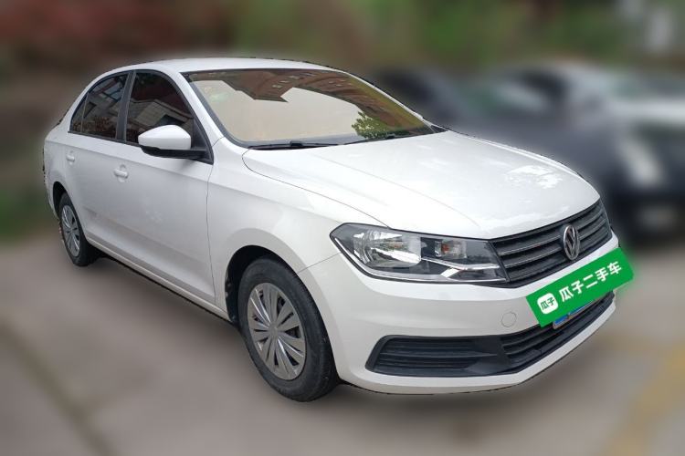 Used Volkswagen Santana 2016 1.6L Manual Fashion Edition Front Right 45 Deg