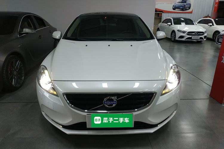 Used Volvo V40 2015 1.6T Zhiyi Edition Front