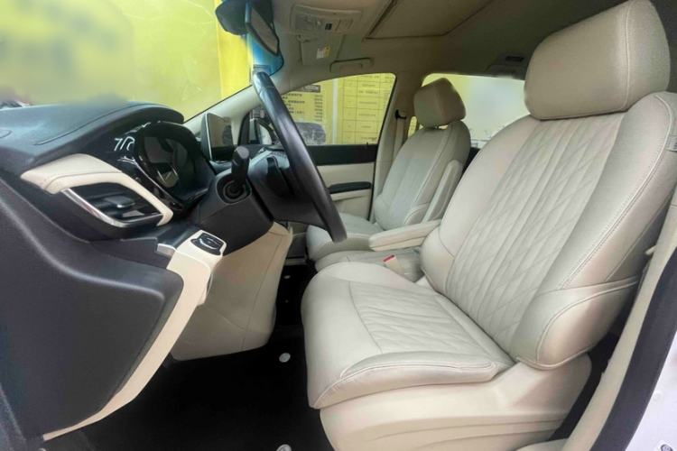 Used Buick GL8 2023 Facelifted Land Cruiser Executive Luxury Version Interior 6