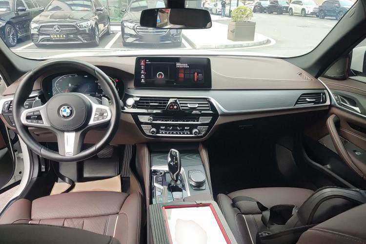 Used BMW 5 Series 2022 Second Facelift 530Li Luxury Version M Sport Package
