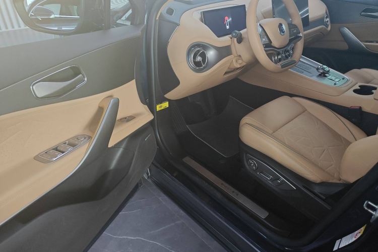 Used Denza N8 2023 Four-Wheel Drive Ultra-Hybrid Flagship Six-Seater Version