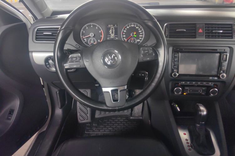 Used Volkswagen Sagitar 2014 Revised Version 1.4TSI Automatic Luxury Edition Steering Wheel