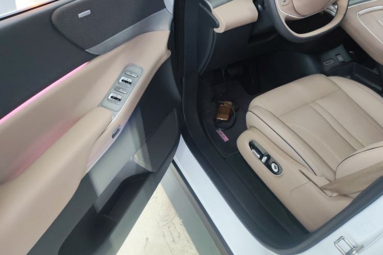 Used XPeng X9 2025 740 Ultra-Long Range Max
