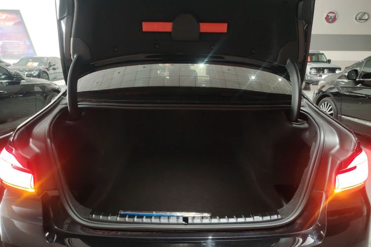 Used BMW 5 Series 2022 Restyled 525Li Luxury Package Trunk
