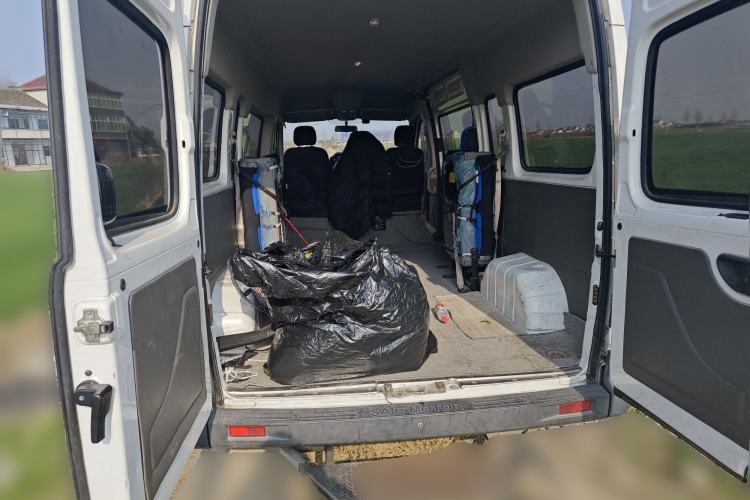 Used SAIC MAXUS Xintu V80 2016 2.5T Manual Aoyuntong National IV Long Wheelbase Mid-Height 7-Seater