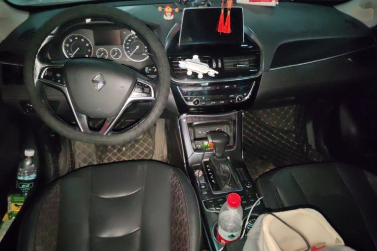 Used BORGWARD BX6 2018 28T Four-Wheel Drive GT Extreme Style Center Console