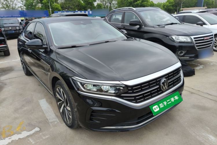 Used Volkswagen Passat 2022 330TSI Luxury Edition Front Right 45 Deg