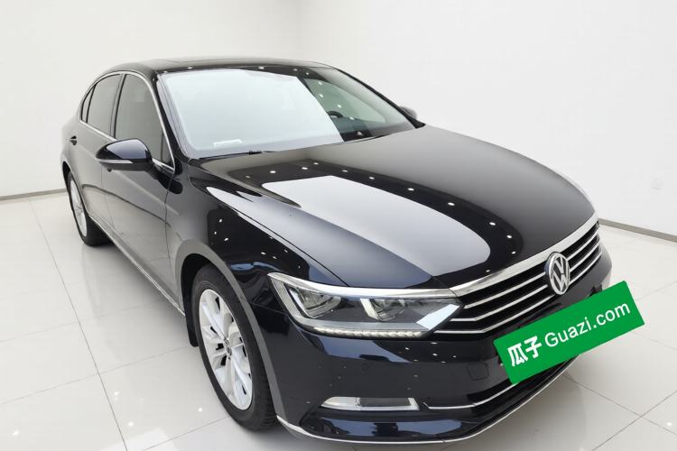 Used Volkswagen Magotan 2018 Facelift 330TSI DSG Luxury Model Exterior 2