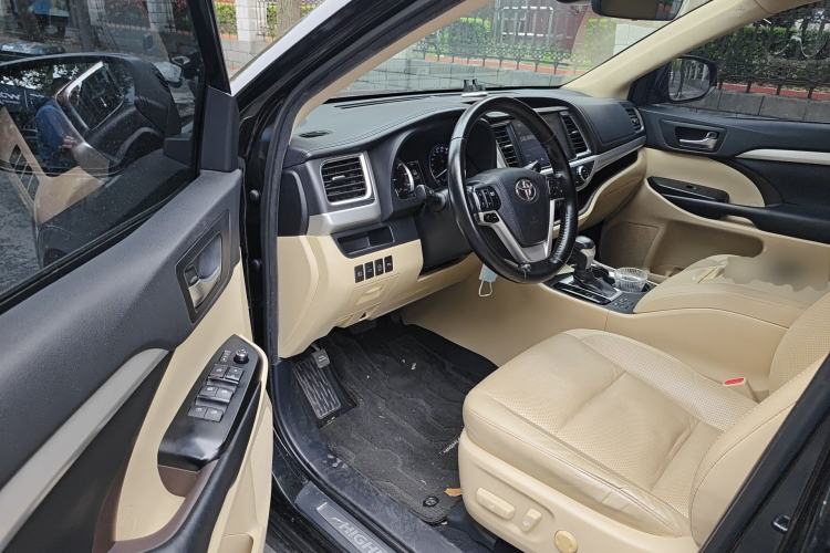 Used Toyota Highlander 2018 2.0T Four-Wheel Drive Prestige Version 7 Seats China VI Standard Driver Seat