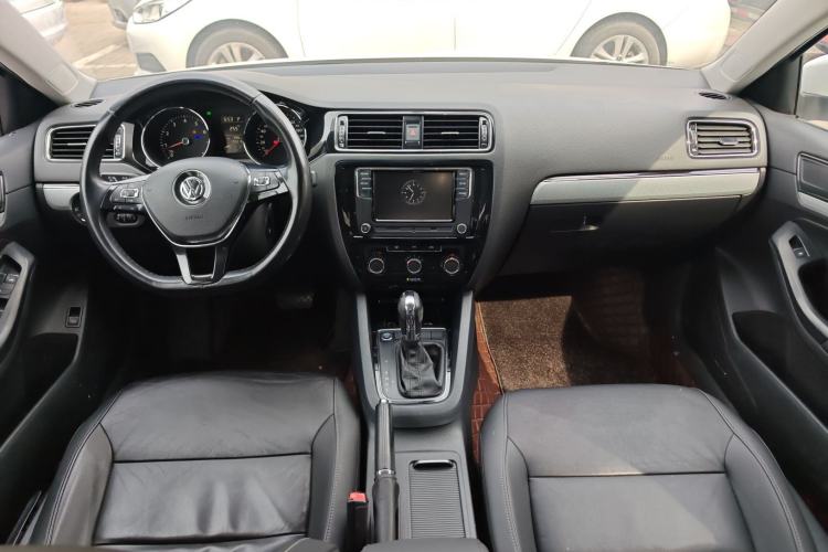 Used Volkswagen Sagitar 2017 1.6L Automatic Comfort Model Center Console