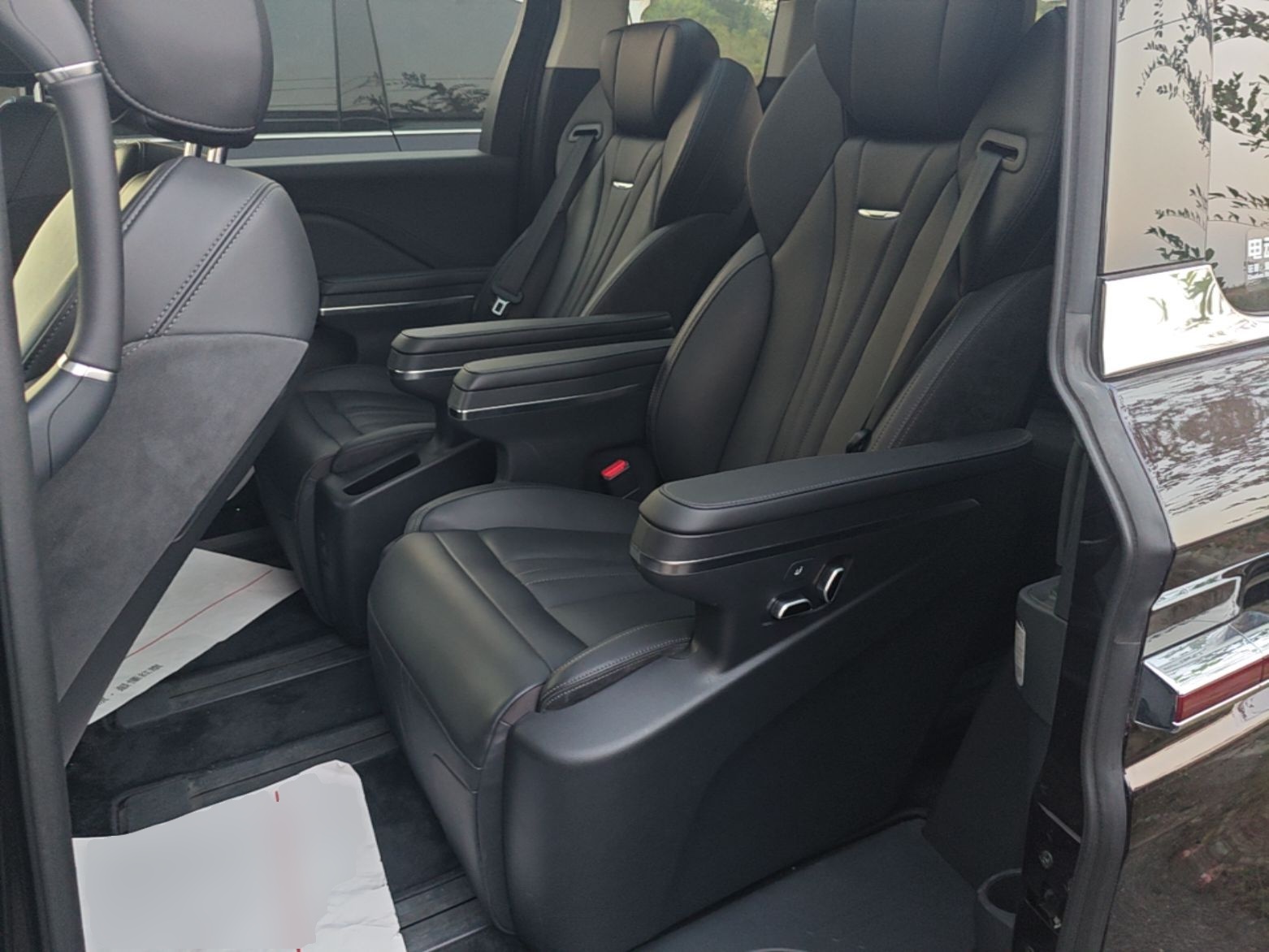 Hongqi HQ9 PHEV 2024 2.0T Four-Wheel Drive Business Edition — снимка 20
