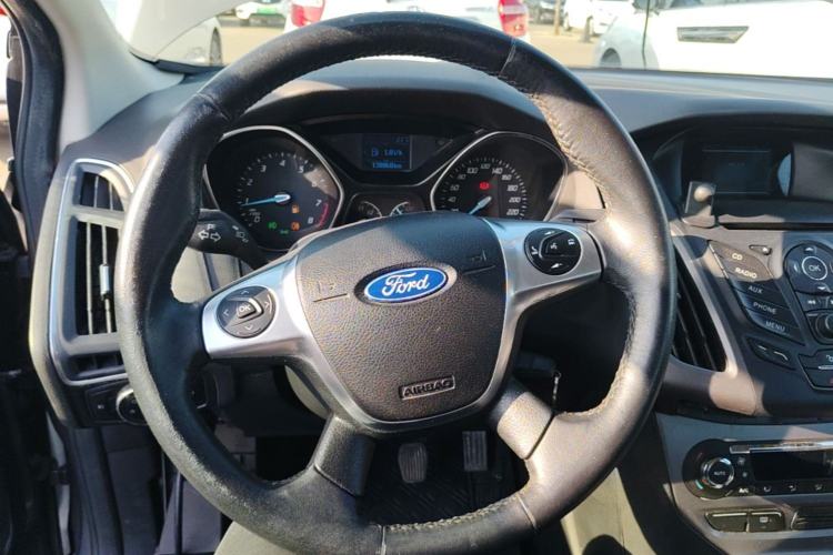 Used Ford Focus 2012 Sedan 1.6L Manual Fashion Edition Steering Wheel