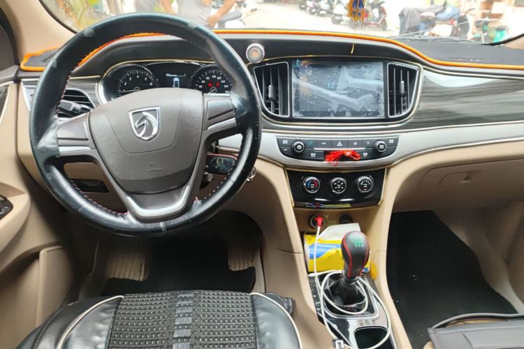 Used Baojun 730 2016 1.5T Manual Comfort Version 7 Seats