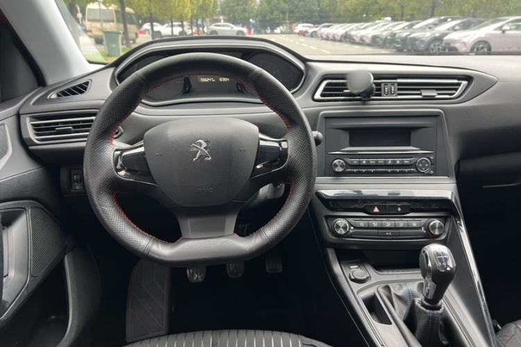 Used Peugeot 308 2016 1.6L Manual Fashion Edition
