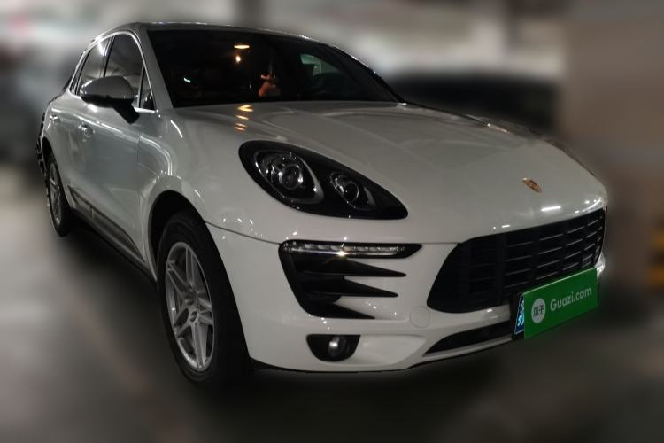 Used Porsche Macan 2017 Macan 2.0T Front Right 45 Deg