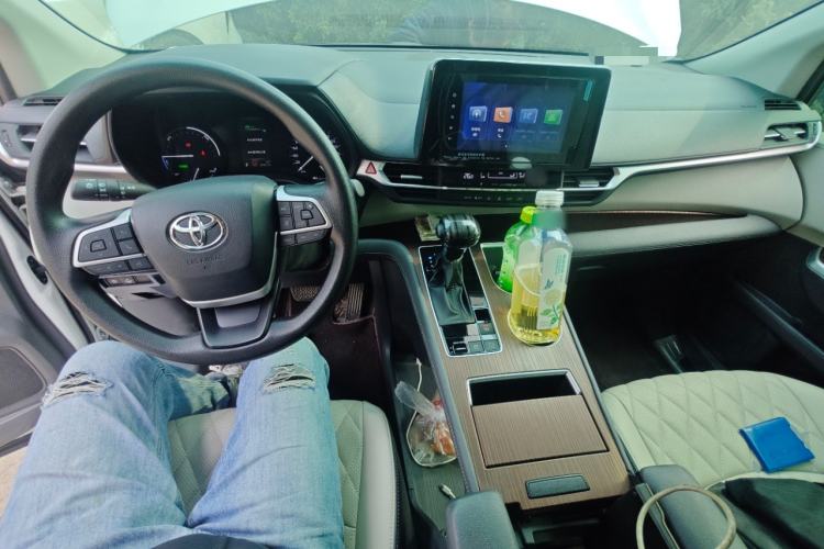 Used Toyota Sienna 2023 2.5L Hybrid Comfort Edition