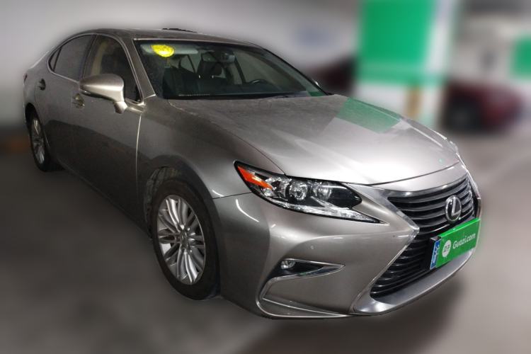 Used Lexus ES 2015 200 Elite Edition Front Right 45 Deg