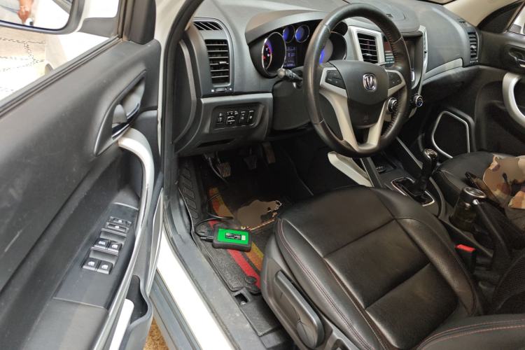 Used CHANGAN CS35 2016 1.6L Manual Luxury Model China IV Driver Seat