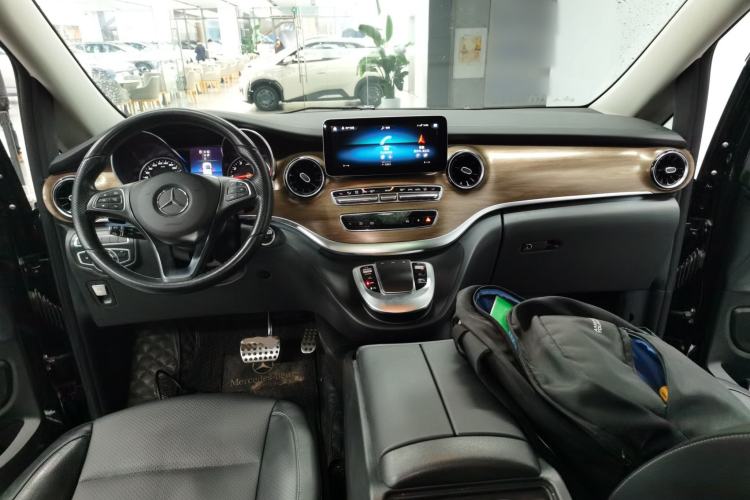 Used Mercedes-Benz V-Class 2020 V 260 L Long-wheelbase Luxury Edition Center Console