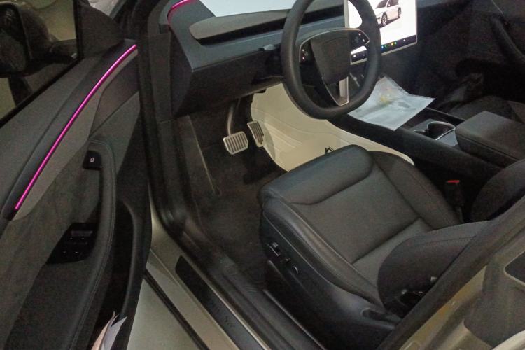 Used Tesla Model Y L 2025 Model Long-Range All-Wheel-Drive Version Driver Seat