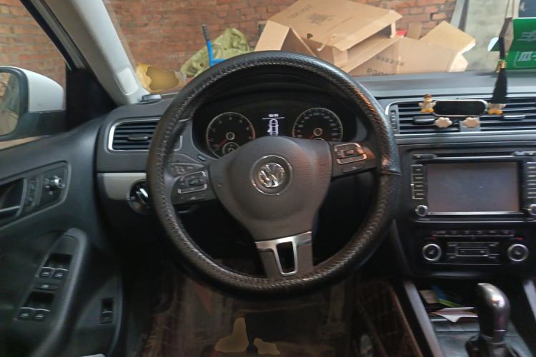 Used Volkswagen Sagitar 2012 1.4TSI Automatic Luxury Edition Steering Wheel