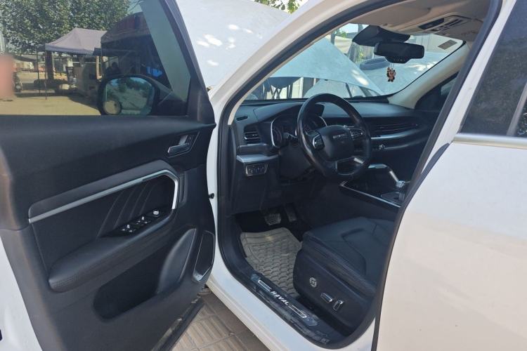 Used Haval H6 2017 Red Label 2.0T Automatic Two-Wheel Drive ZhiShang Model
