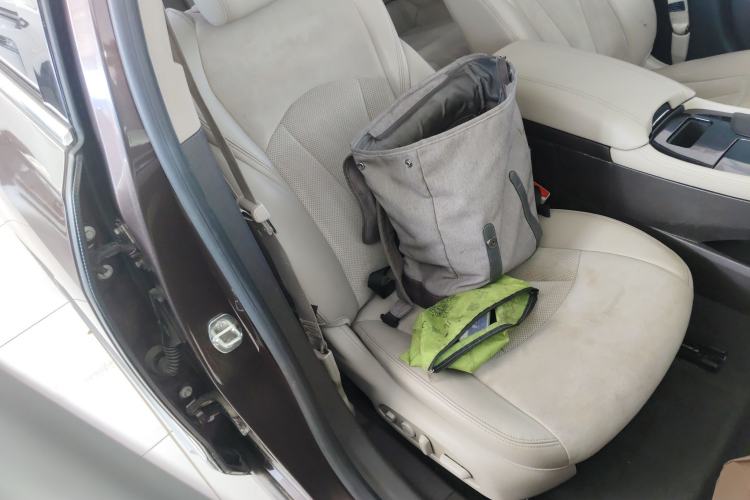 Used Buick LaCrosse 2016 30H Luxury Version Right Front Seat