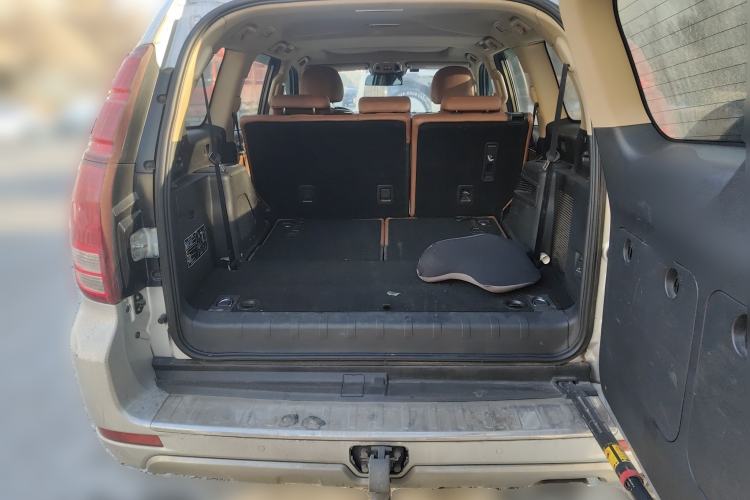 Used Haval H9 2015 2.0T Four-Wheel Drive Luxury 7-Seater Trunk