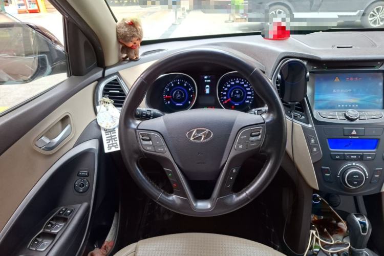 Used Hyundai Santa Fe 2013 2.4L Automatic Two-Wheel Drive Smart Version Steering Wheel