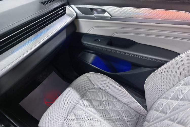 Used Volkswagen Tavendor 2023 380TSI Four-Wheel Drive R-Line First Edition Interior 9