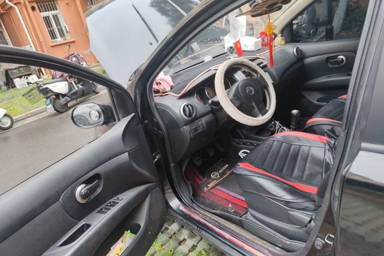 Used Nissan Livina 2010 Jingyue Edition 1.6L Manual All-Around Model Driver Seat